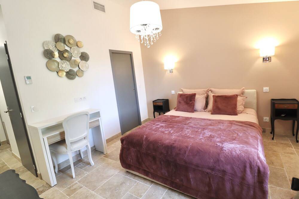Chambre Dhôte Pour 2 Personnes Dans un Mas Languedocien Avec Piscine et Jacuzzi in Saint-Just, Côte d'Améthyste
