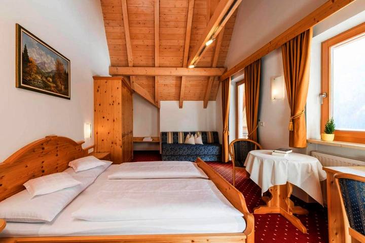 Hotel für 4 Personen, mit Balkon und Terrasse sowie Whirlpool und Sauna in Valles