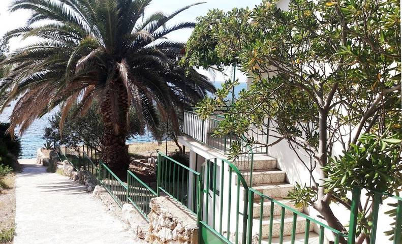 Location de vacances pour 4 personnes, avec vue et jardin, adapté aux familles dans Hvar - 3