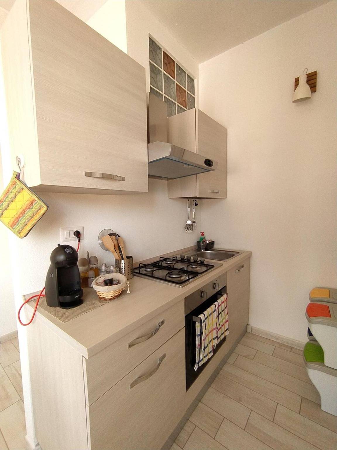 Apartamento entero, Apartamento 'Da Miky Casa Vacanze 1' con vistas a la montaña, Wi-Fi y aire acondicionado in Teulada (Italia), Provincia de Cagliari