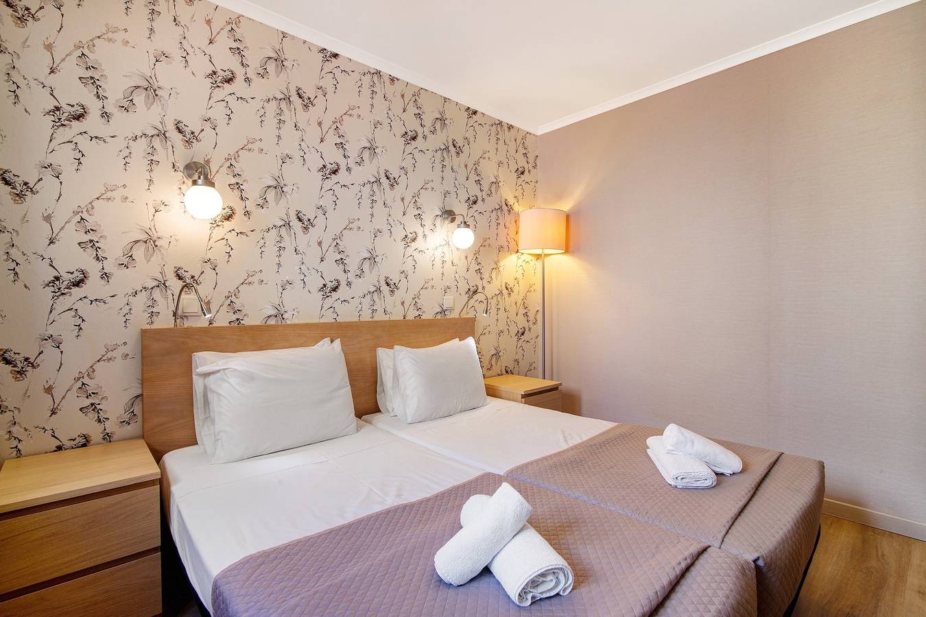 Entire apartment, Apartment 'Quarto Twin 205' with Shared Terrace, Wi-Fi and Air Conditioning in São Pedro, Faro