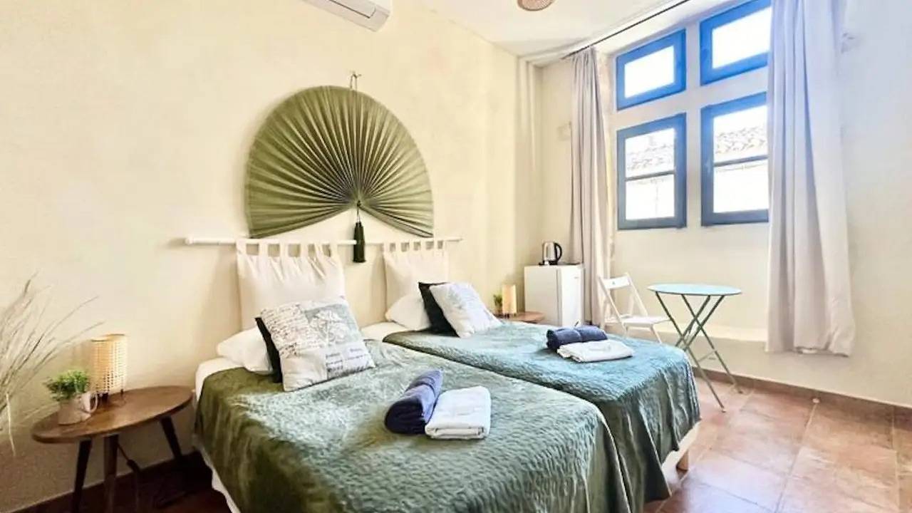 Entire holiday apartment, Ferienwohnung für 15 Personen (130 m²) in Montfrin in Montfrin, Nimes region