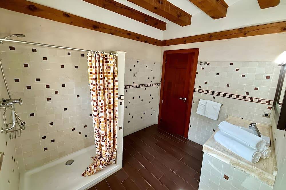 Die Hacienda von Navafría – Exklusive Natursteinvilla im Nationalpark Guadarrama in Navafría, Segovia Province