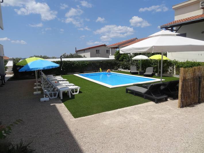 Ferienwohnung für 6 Personen, mit Balkon/Terrasse und Garten auf Pasman