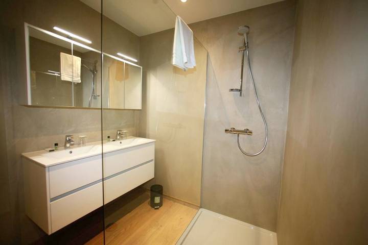 Hôtel pour 2 personnes, avec vue et balcon dans Lustin - 4