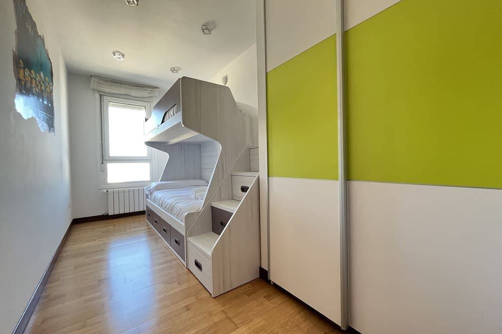 Entire apartment, Great apartment in Laredo by La Salvé beach. in Laredo (Spain), Cantabrian Coast