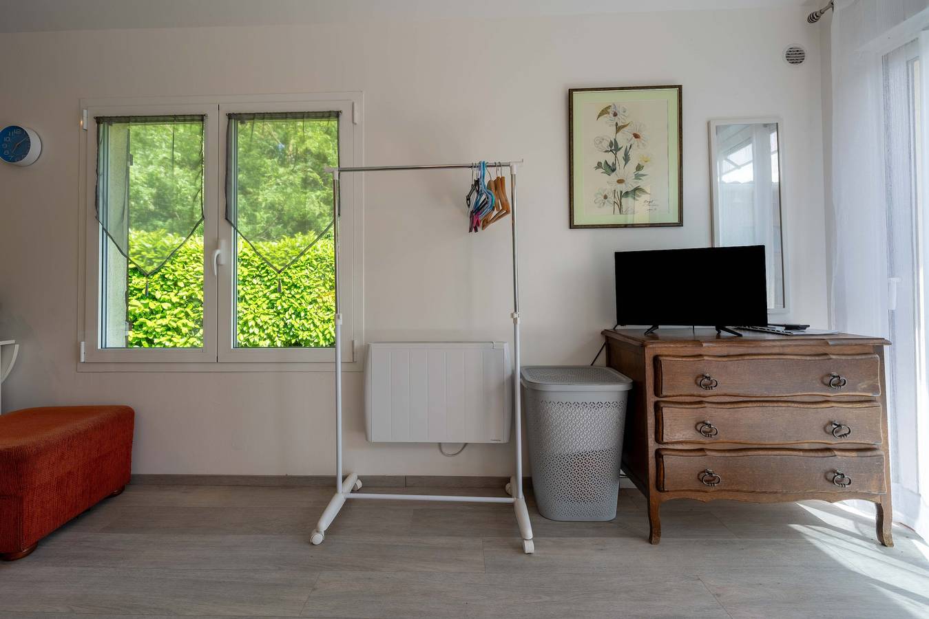 Studio entier, Studio « Jardin Fleuri - Proche Foix » : Vue Montagne, Terrasse Privée & Wi-Fi in Saint-Paul-de-Jarrat, Ariège