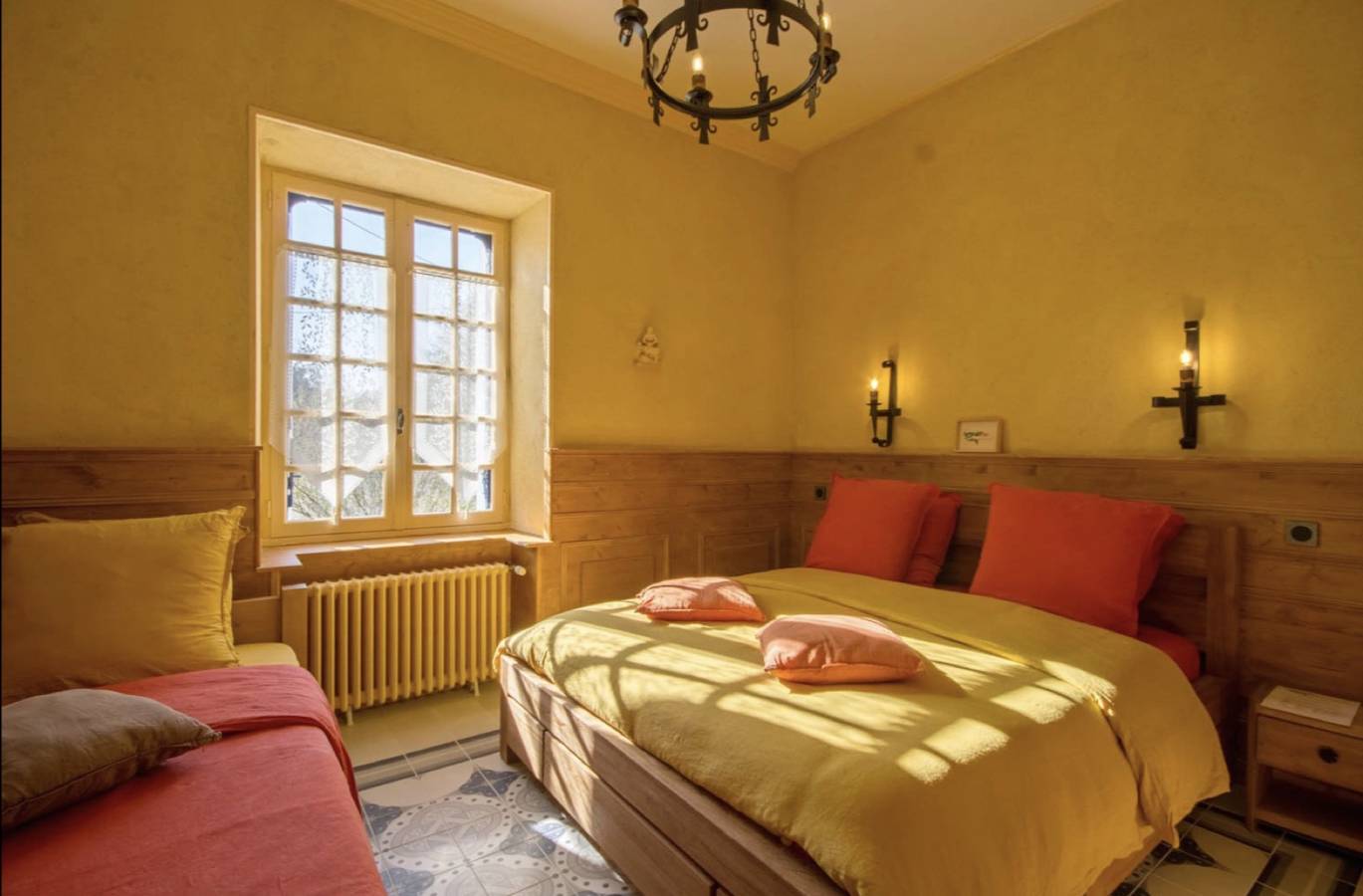 Bed and Breakfast 'Chambre Lancelot' with Shared Terrace, Shared Garden and Wi-Fi in Pluvigner, Lorient region