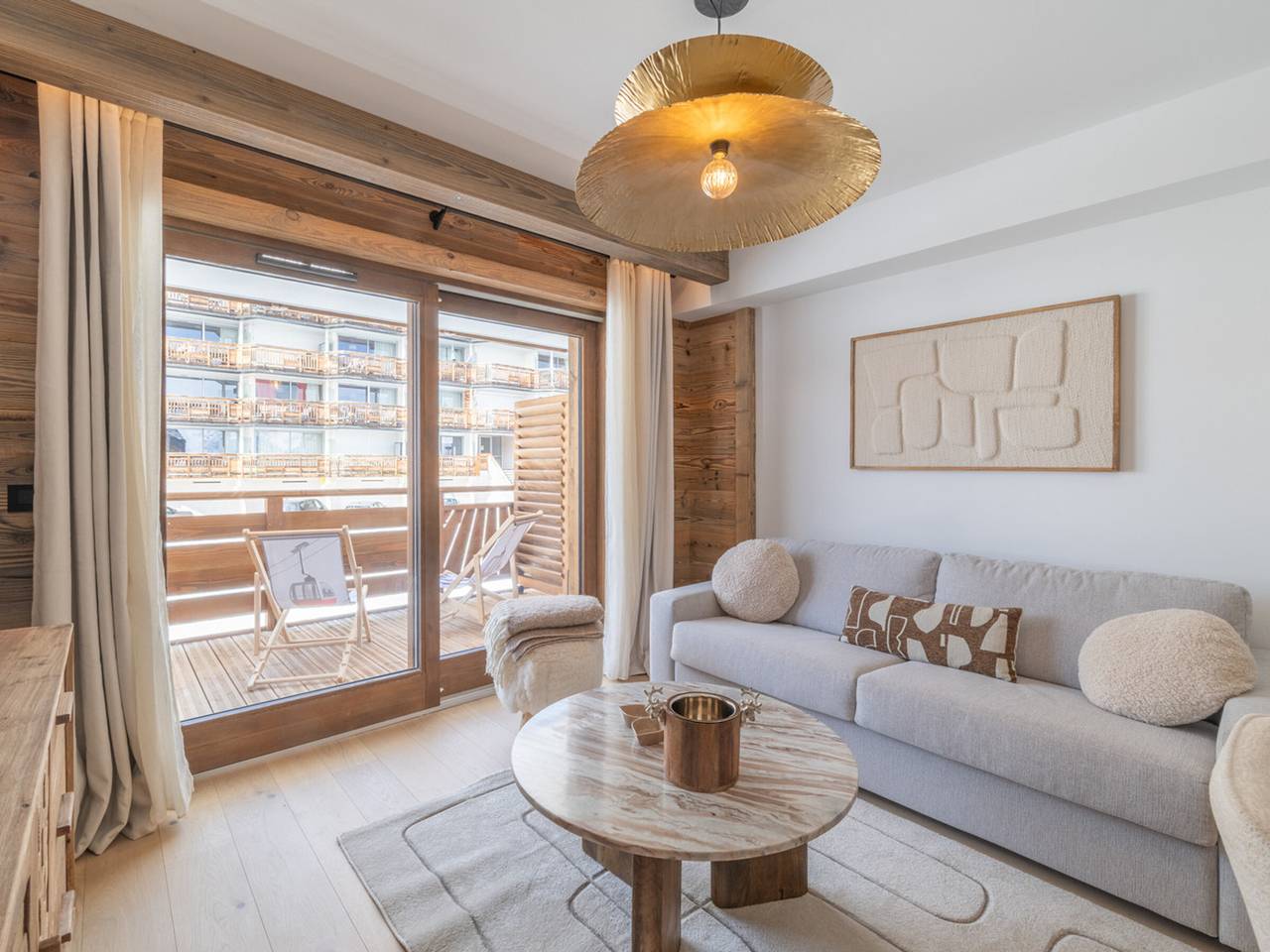 Appartement entier, Résidence neuve, skis aux pieds, centre Huez, 2 adultes + 4 enfants in Huez, Parc national des Écrins