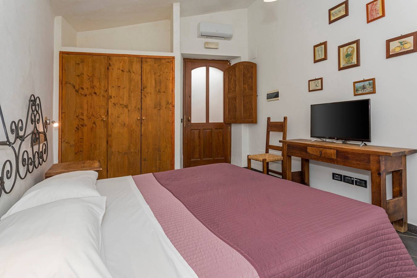 Camera 'Ninetta' con vista sulle montagne, Wi-Fi e aria condizionata in Trappitello-Chianchitta, Taormina