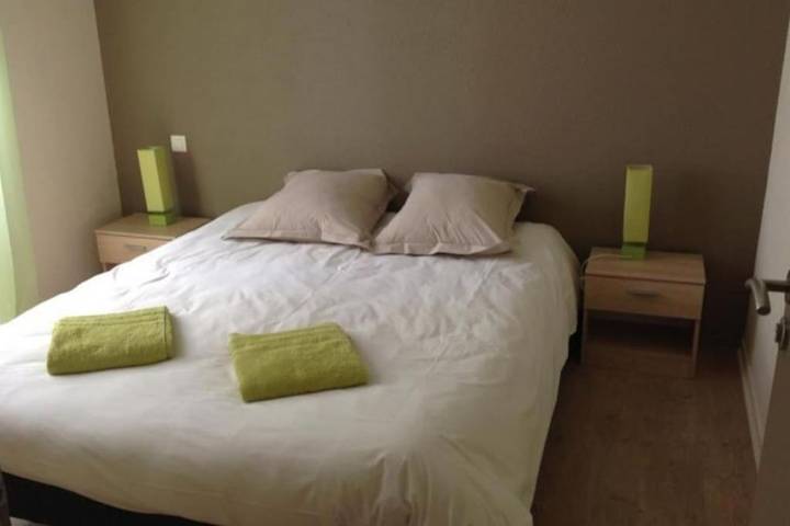 Location de vacances pour 13 personnes, avec jardin ainsi que piscine et vue, adapté aux familles à Juliénas - 3