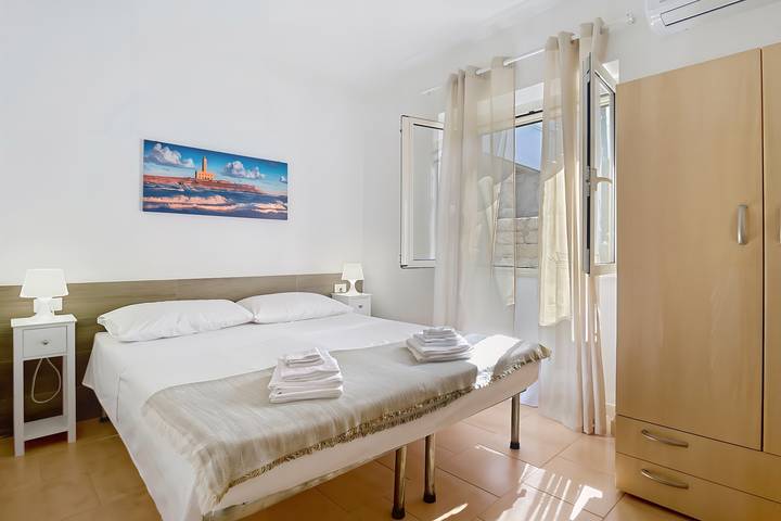 Appartamento intero, Appartamento 'La Mignola - Quadri 6' con Terrazza Privata, Wi-Fi e Aria Condizionata in Vieste, Gargano