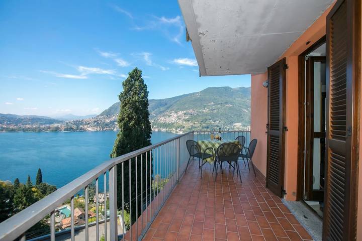 Appartamento per 4 persone, con vista lago e balcone, adatto a famiglie con bambini a Blevio