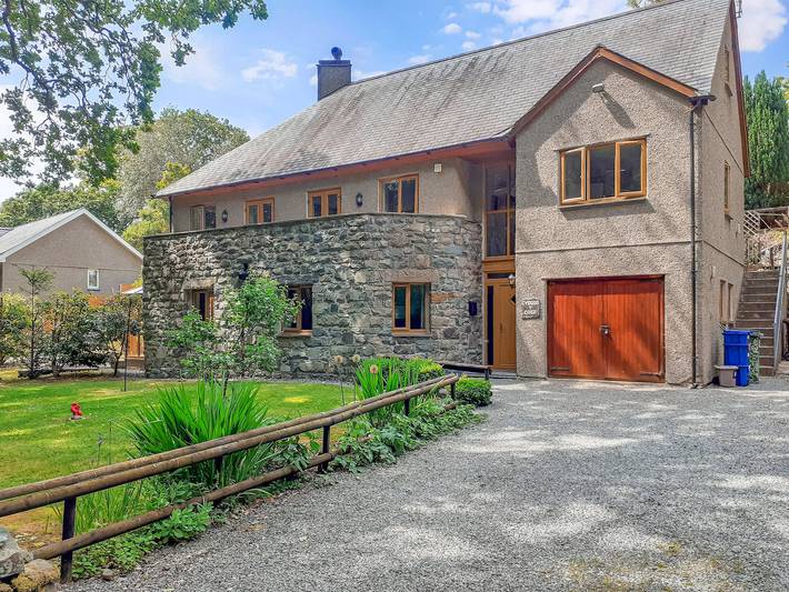 Cottage for 4 people, with Garden in Llanbedr