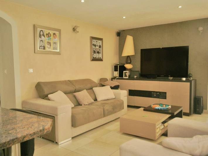 Location de vacances pour 4 personnes, avec jardin ainsi que piscine et terrasse, adapté aux familles à Carqueiranne - 3