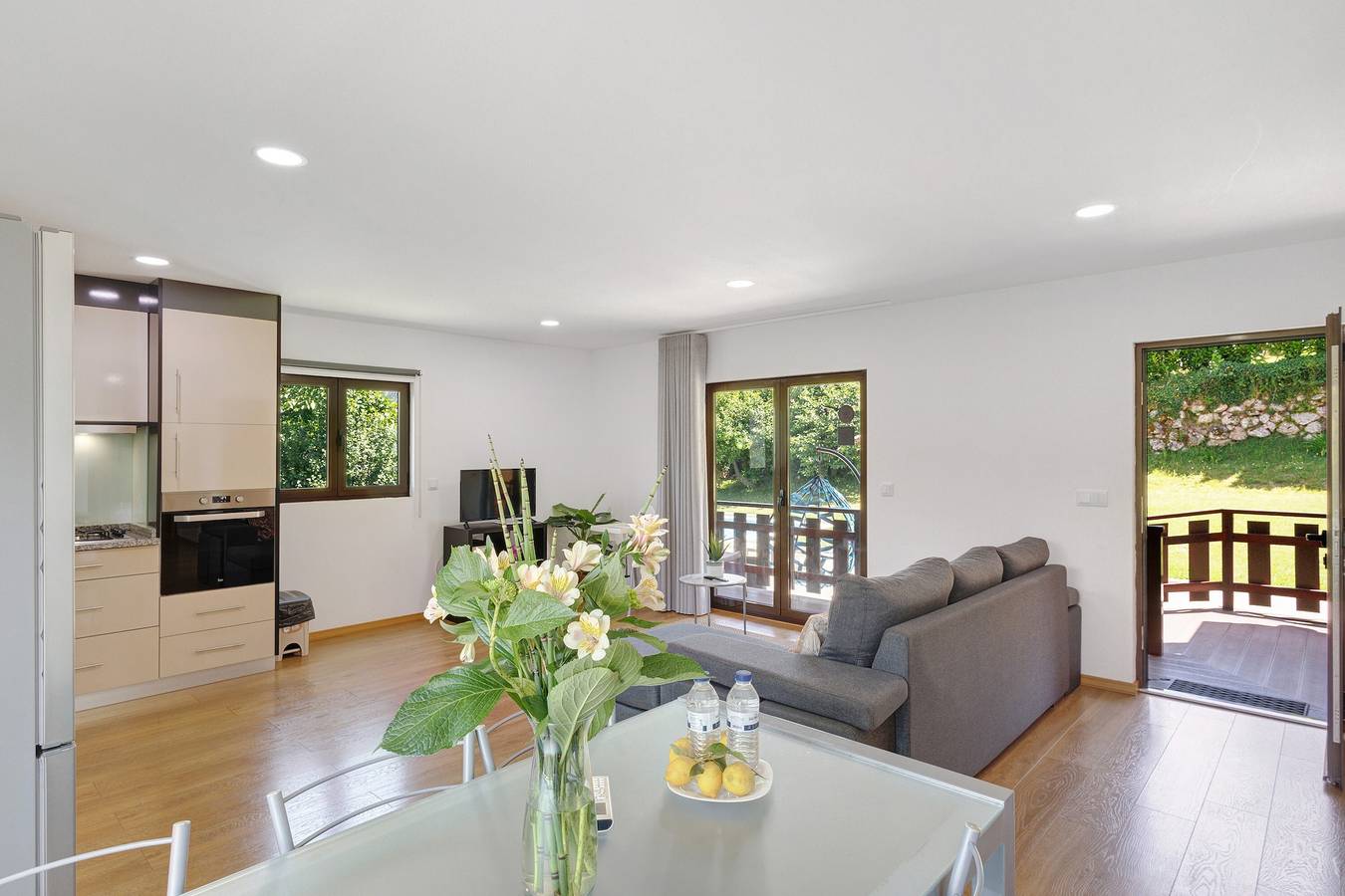 Apartment 'Casa Dos Cortinhais' with Lake View, Wi-Fi and Air Conditioning in Ventosa e Cova, Braga District