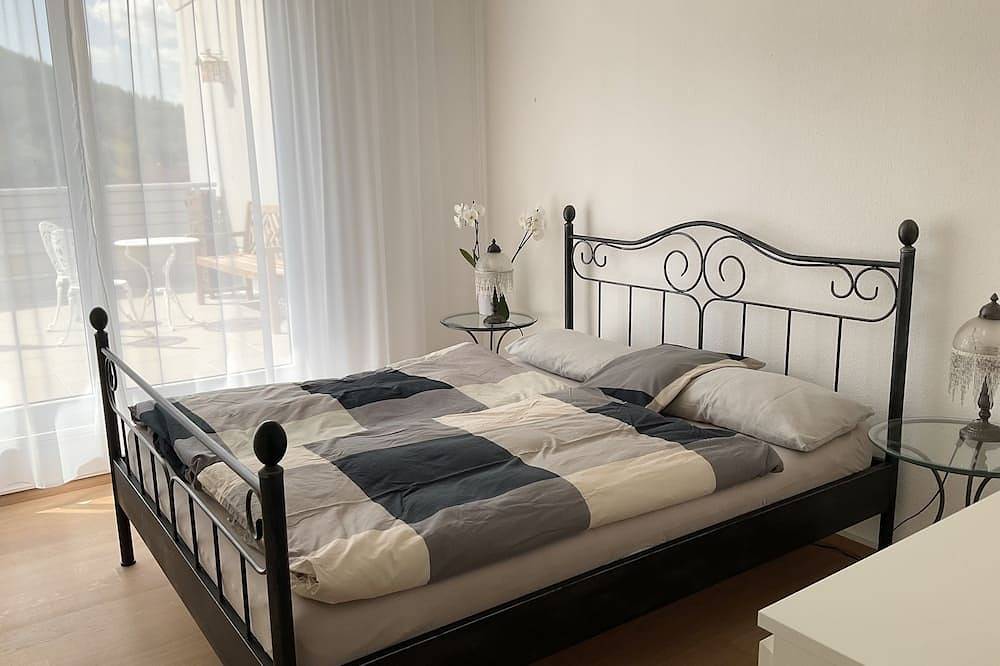 Ganze Wohnung, 166 m² ruhige, sonnige Wohlfühloase mit großer Terrasse und Blick ins Kinzigtal in Alpirsbach, Kinzigtal