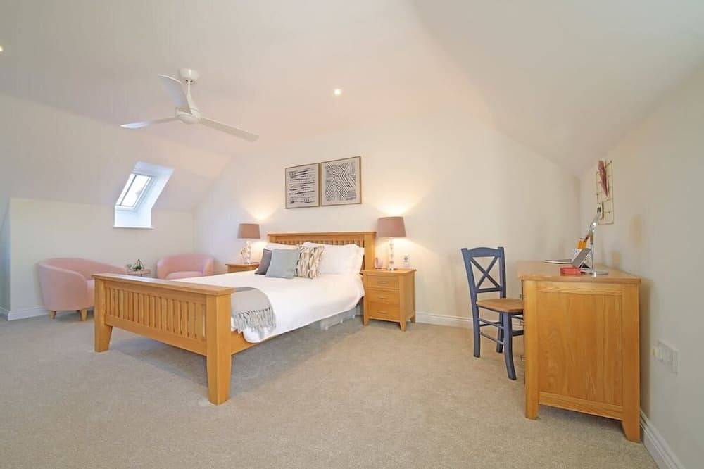 Townhouse with Views of Wells Cathedral in Wells, Somerset
