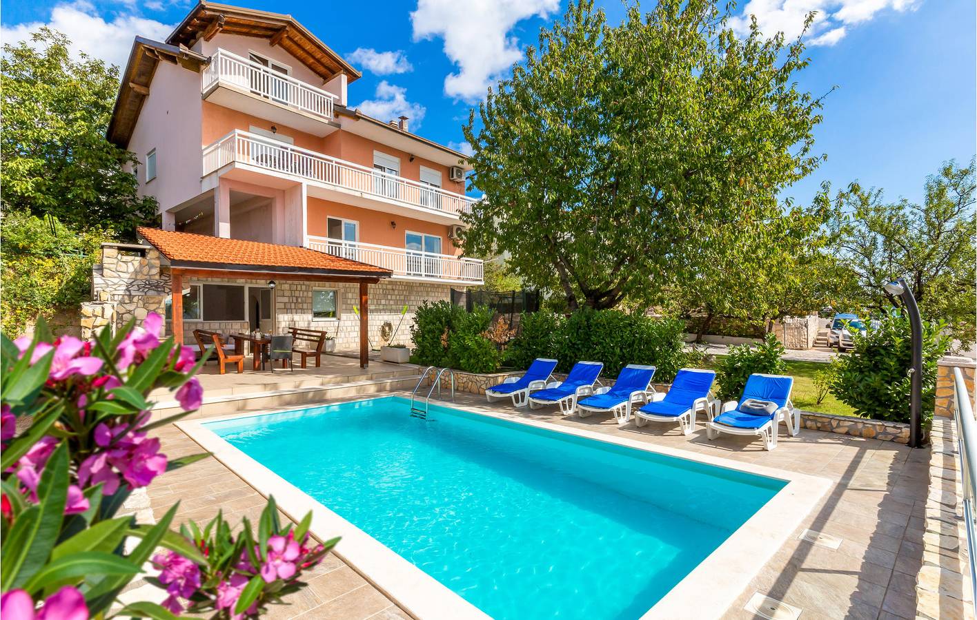 Charmantes Apartment mit Pool und Terrasse in Imotski, in der Nähe des Sees und des Stadtzentrums in Imotski, Makarska Riviera