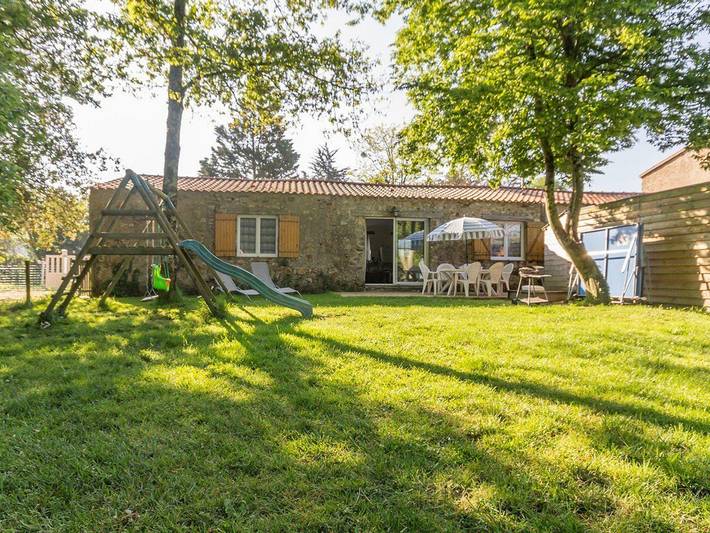 Gîte pour 5 personnes, avec Terrasse ainsi que Jardin et Piscine à Port-Saint-Père