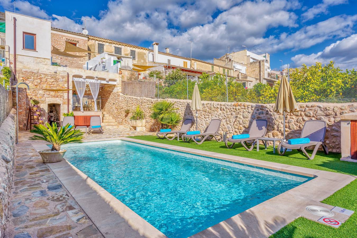 Casa del Sol mit Meerblick, Wlan, Pool, Balkon, Terrasse; Parken auf der Straße in Búger, Mallorca Inselmitte