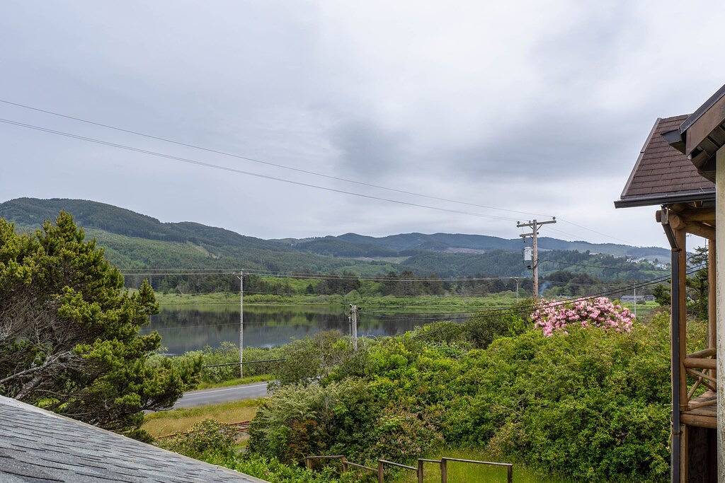 Log Cabin for 8 People in Rockaway Beach, Oregon Coast