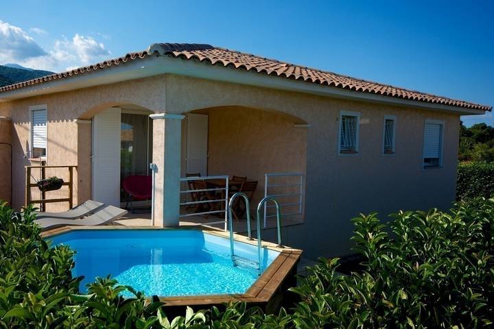 Gîte pour 4 personnes, avec Terrasse et Jardin ainsi que Piscine et Vue