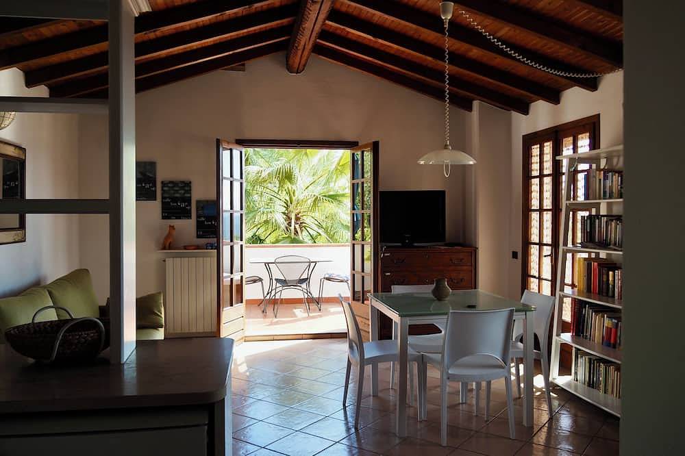 Appartement entier, Appartement de vacances dans maison individuelle avec vue extraordinaire in Vallebona, Riviera di Ponente