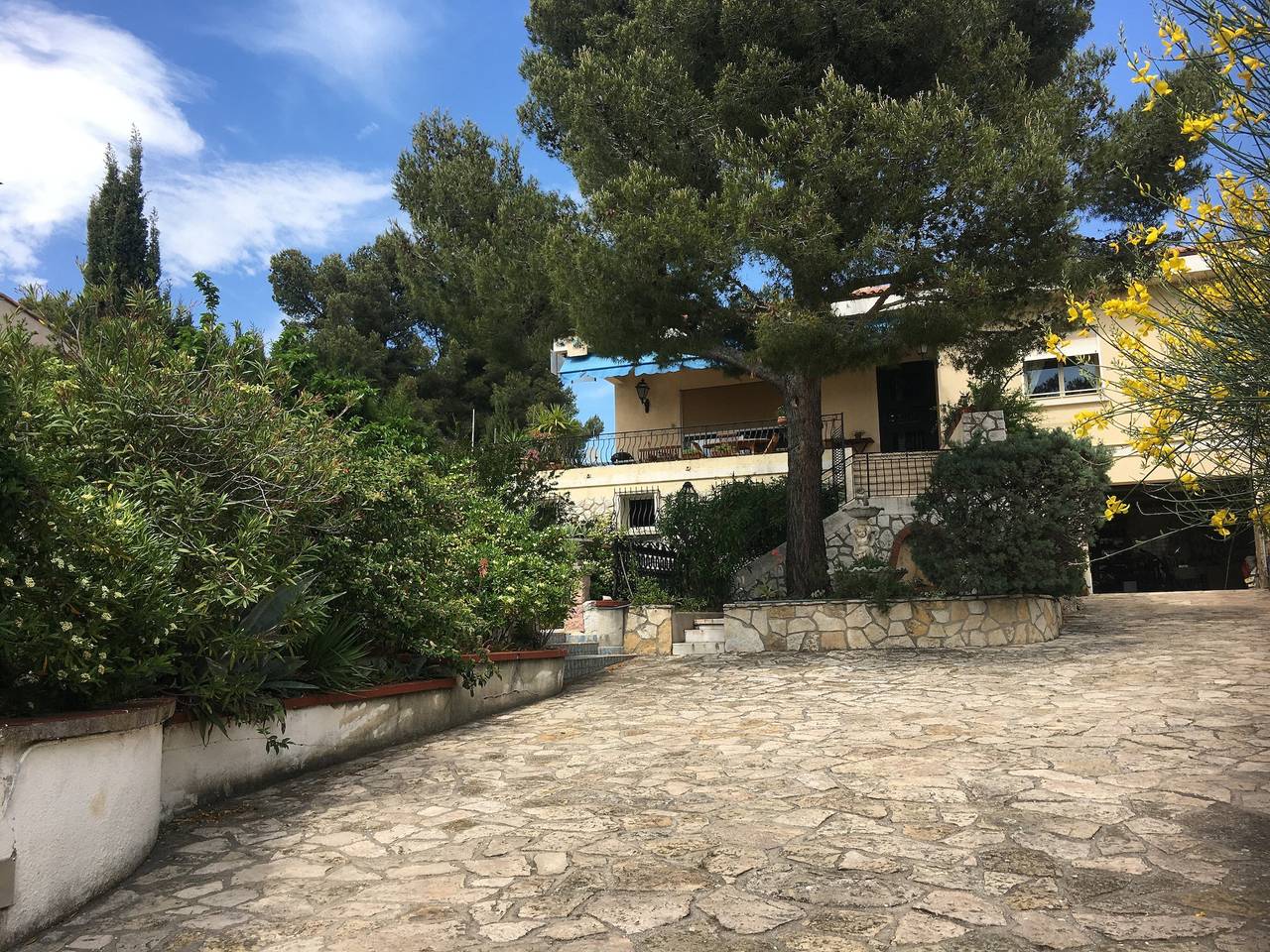 Casa de vacaciones 'Petite Maison' con piscina compartida, terraza común y Wi-Fi in Carry-le-Rouet, Costa mediterránea (Francia)
