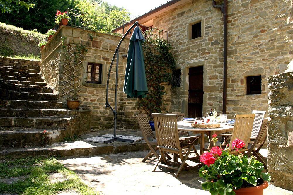 Villa mit privatem Pool, See- und Bergblick. 10% Rabatt für Juni / Juli in Caprese Michelangelo, Valtiberina