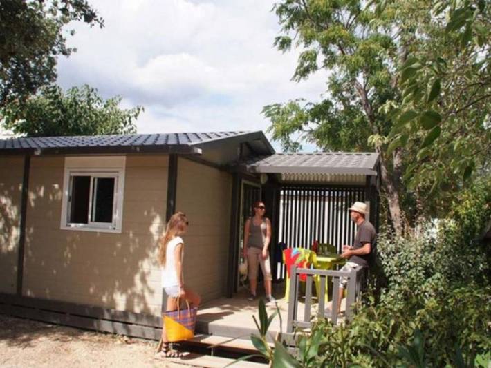 Camping pour 5 personnes, avec piscine et terrasse