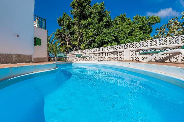 Appartement de vacances pour 6 personnes, avec balcon ainsi que jardin et piscine - 1