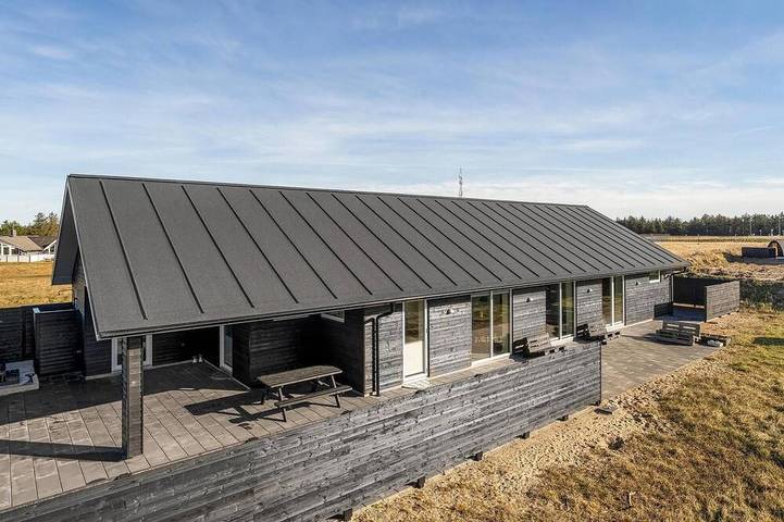 Ferienhaus für 12 Personen, mit Terrasse und Sauna in Vorupør