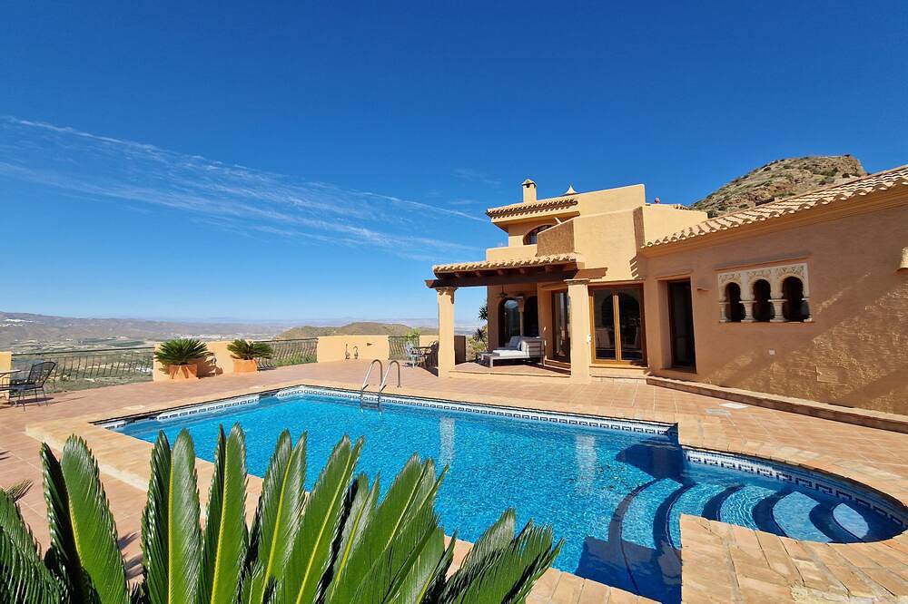 Spectacular mountain views in a romantic location. Close to Mojacar beaches. in Cortijo Cabrera, Turre