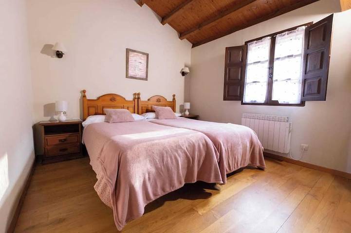 Appartement entier, Apartment Las Mimosas -In Asturias, Ideal For Families And Friends in Soto del Barco, Côte Cantabrique