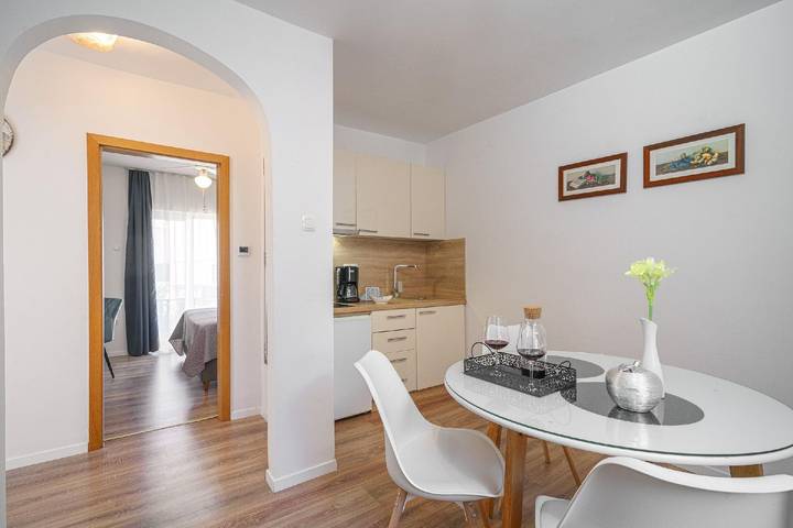 Ferienwohnung für 2 Personen, mit Balkon in Vodice - 2