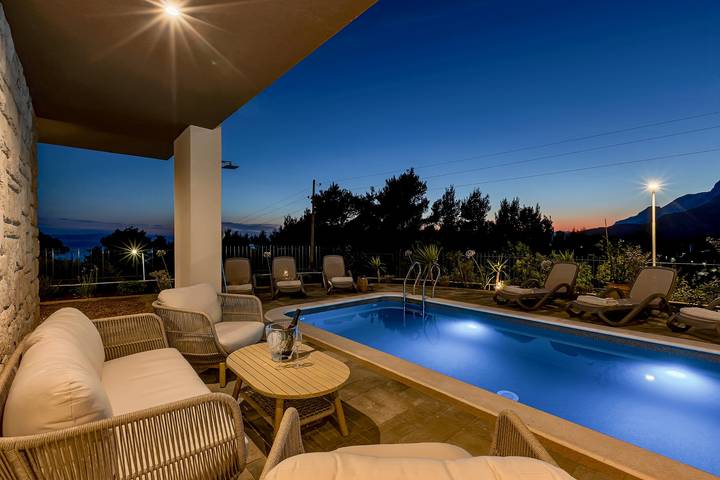Ferienwohnung für 6 Personen, mit Sauna und Meerblick sowie Garten und Pool, mit Haustier in Tucepi
