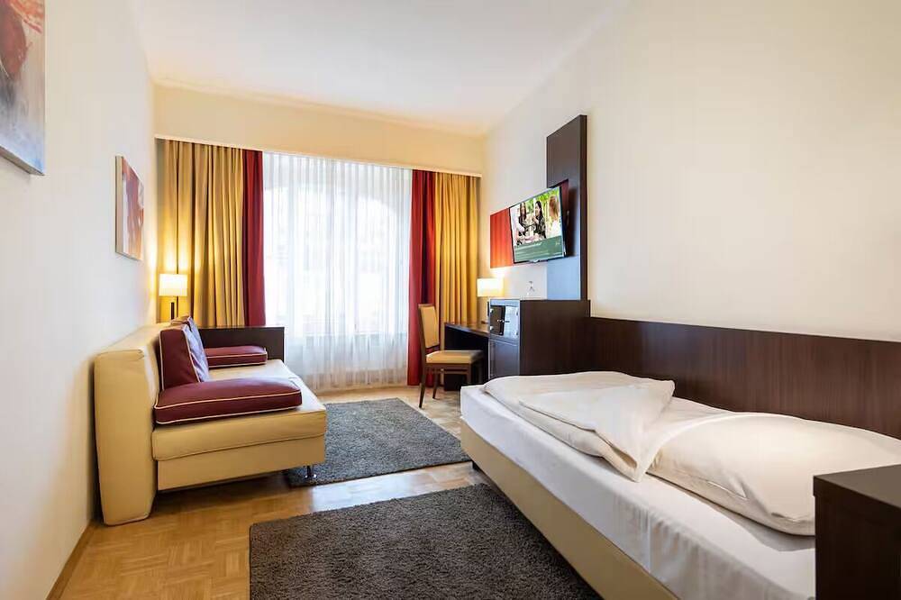 Walk to Market Square | Single Room | Pets Allowed | Bonn Opera – 0.3 mile in Bonn, Rheinland