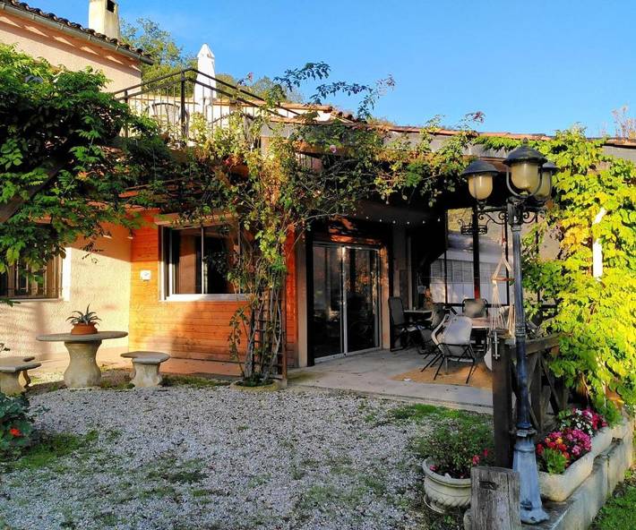 Gîte pour 4 personnes, avec vue et jardin, adapté aux familles à Saint-Ferriol