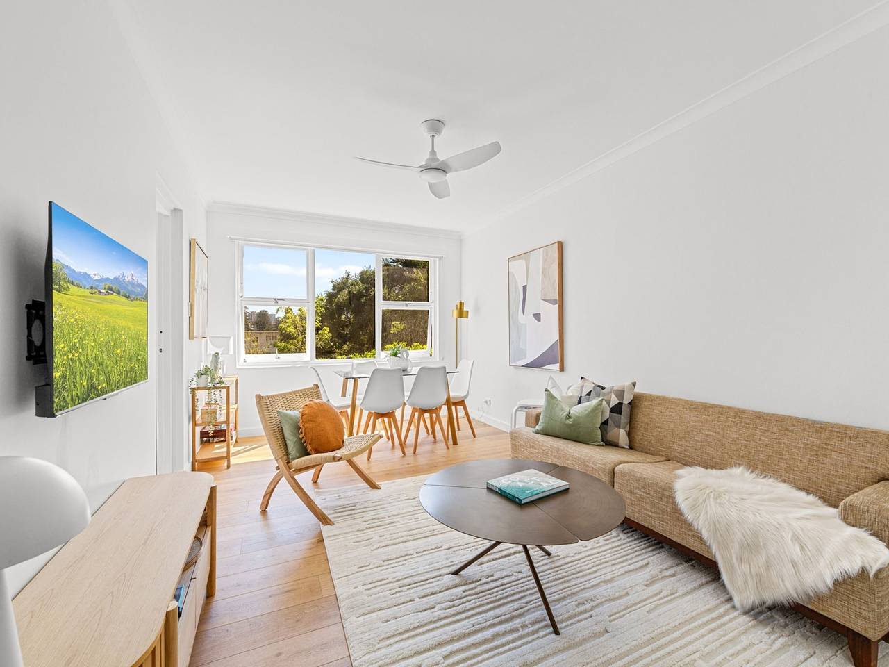 Entire apartment, Gorgeous 3-Bed Manly Pad, Short Walk to the Beach in Sydney, New South Wales
