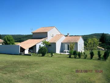 Location de vacances pour 2 personnes, avec jardin à Hauterives