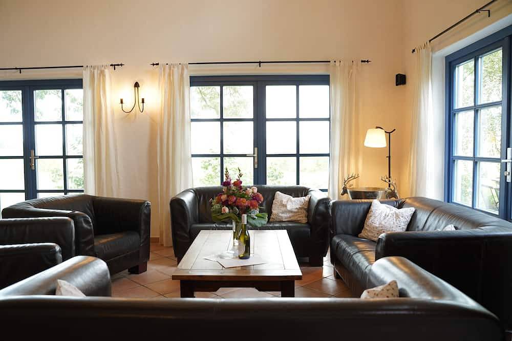 Traumhaftes großes 5***** Fachwerkhaus mit Sauna & Kamin und Terrassen in Neverow, Dargen