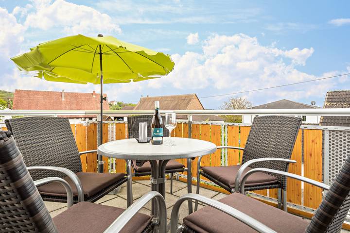Ganze Wohnung, Schöne Ferienwohnung 6 am Trostelhof mit Balkon, Gemeinschaftsgarten & Wlan in Neufrach, Salem