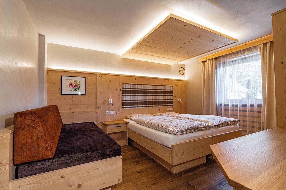 Appartamento intero, Ciasa Iachin · Charming Mountain Retreat with Private Sauna & Hot Tub in Longiaru, San Martino in Badia