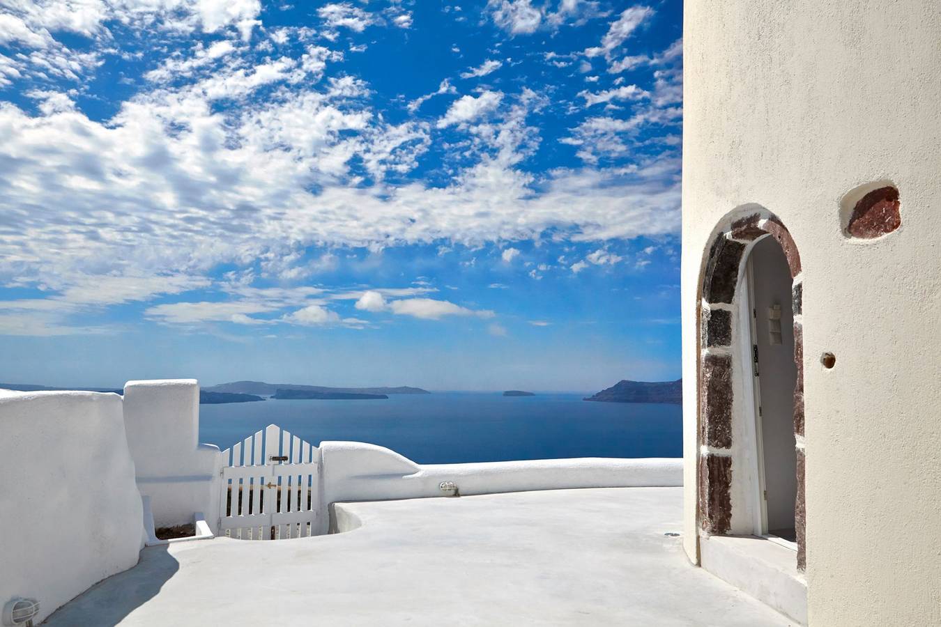 Elegant Santorini House | 1 Bedroom | Villa Windswept House | Amazing Caldera View & Outdoor Hot Tub | Oia in Oia, Santorin