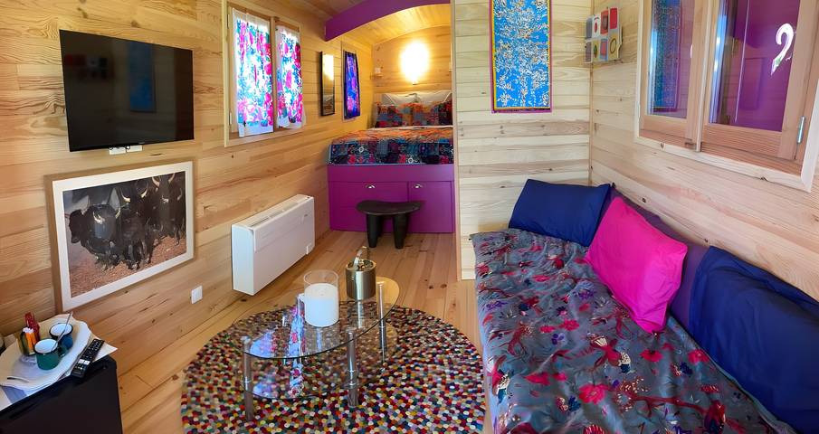 Entire holiday apartment, Gitane Caravan, Tiny House with Private Terrace in Aigues-Mortes, Côte d'Améthyste