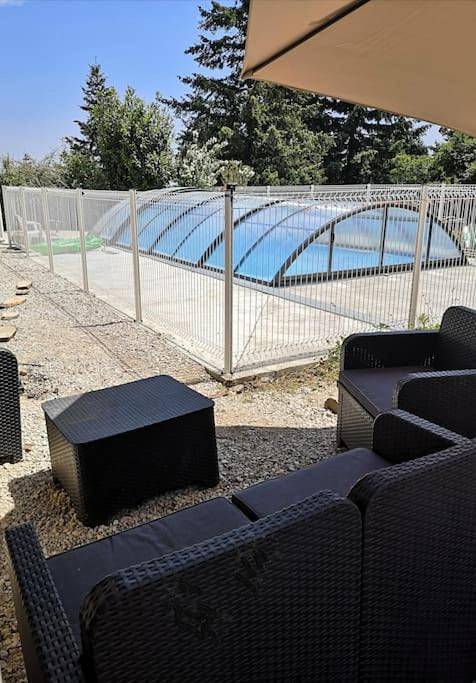 Gite Atypique Avec Piscine Couverte en été in Saint-Apollinaire-de-Rias, Parc naturel régional des Monts d'Ardèche