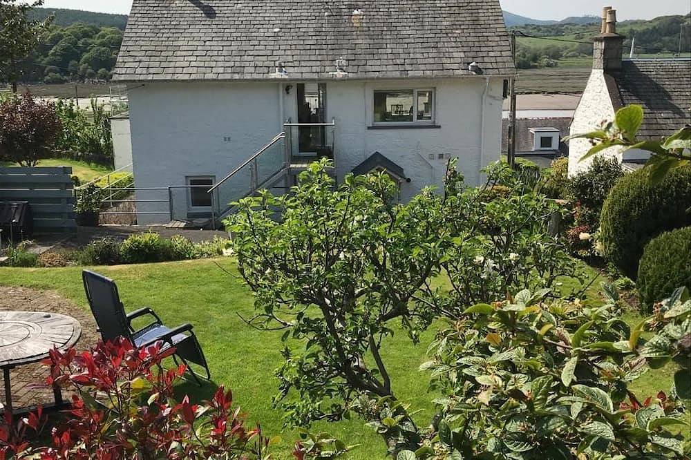 Phoenix Cottage -  a house that sleeps 8 guests  in 3 bedrooms in Kippford, Dumfries and Galloway