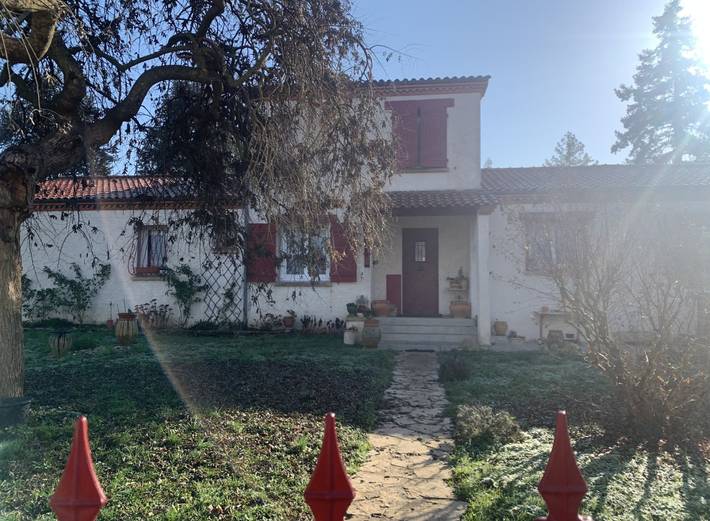 Chambre d’hôte pour 2 personnes, avec jardin et piscine à Brens