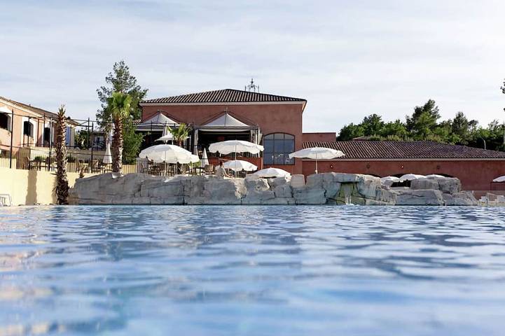 Location de vacances pour 4 personnes, avec sauna ainsi que terrasse et piscine, animaux acceptés dans Domaine de Fayence